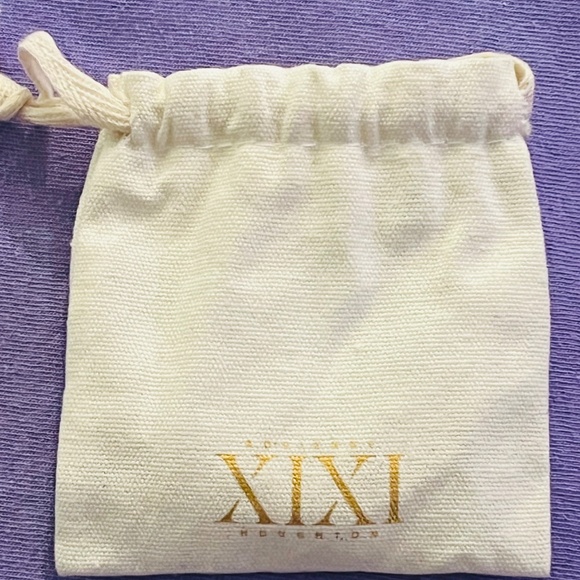 ADRIENNE HOUGHTON XIXI GOLD TONE WITH PEARLS HOOPS - Picture 3 of 3